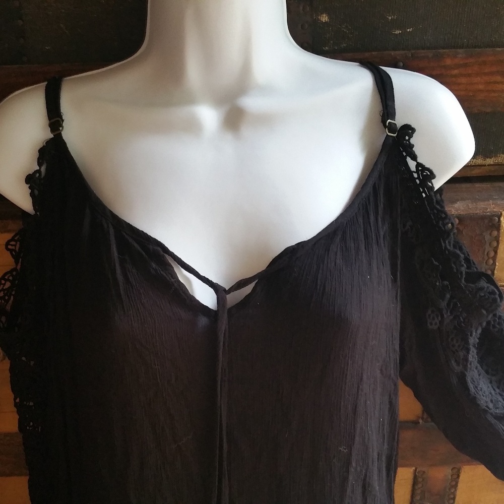 Knox Rose Cold Shoulder Top with Lace Sleeves - Picture 1 of 8